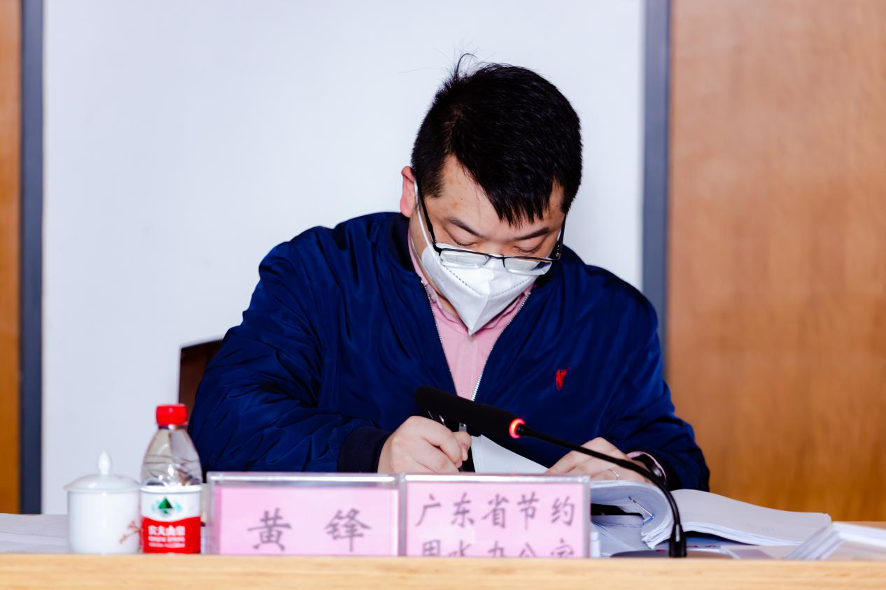 黄锋1.png