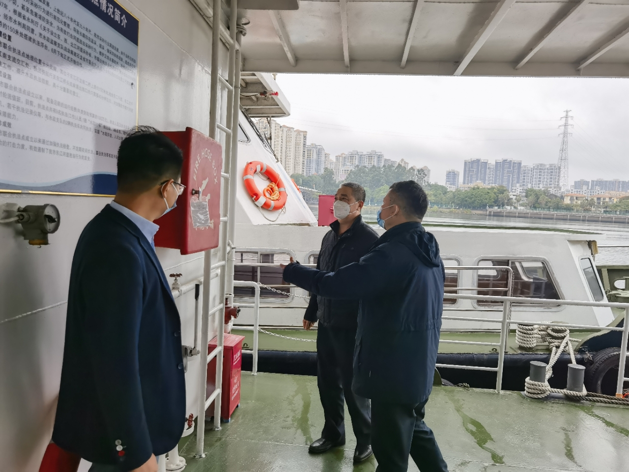 1.通讯稿:2023.01.12 省水利厅到我市开展执法船舶春节前安全检查工作 照片二 原件.jpg