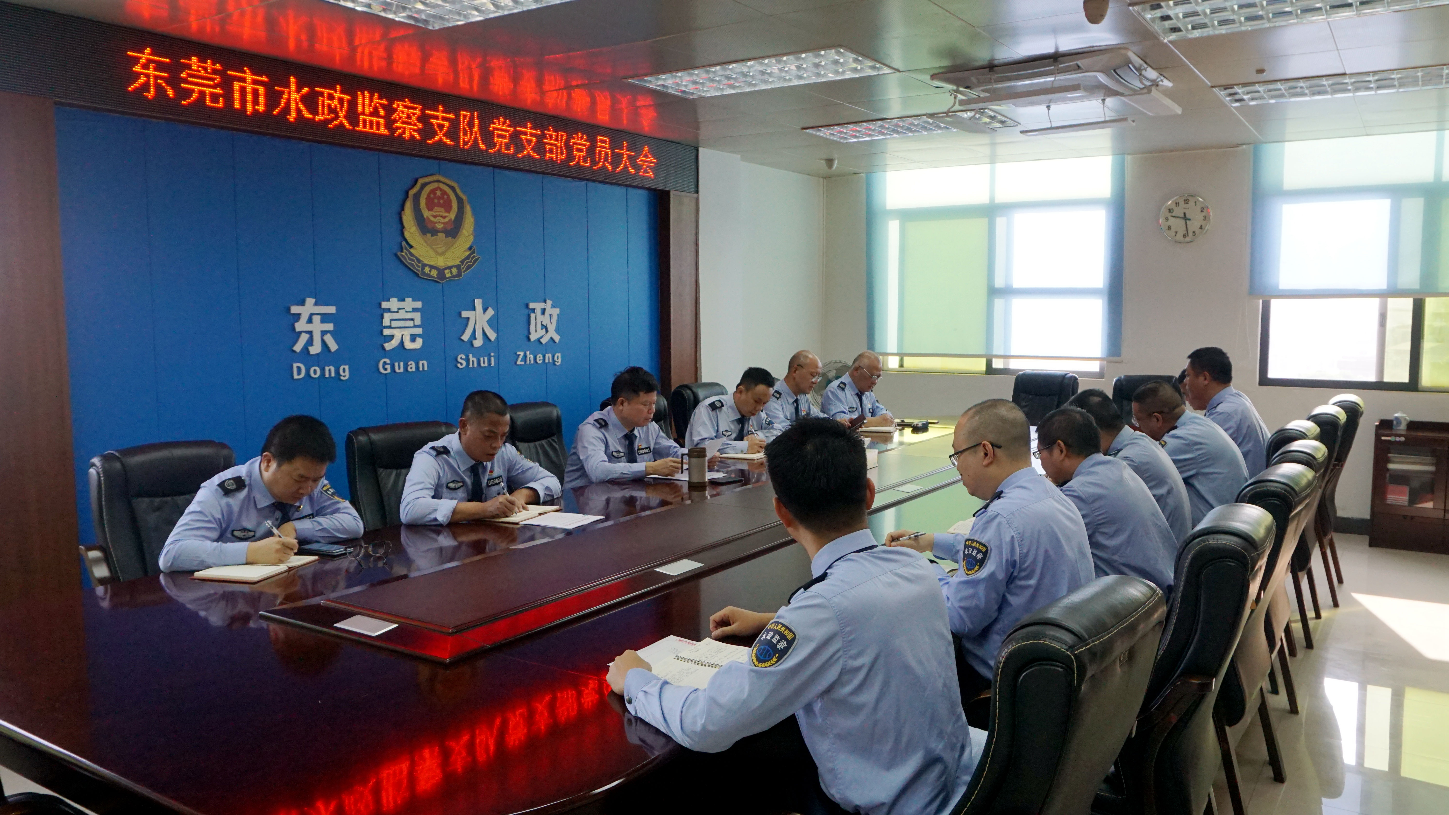 34.通讯稿：2023.12.15  市水政监察支队党支部召开党员大会部署谋划岁末年初和明年工作  照片二  原件.JPG