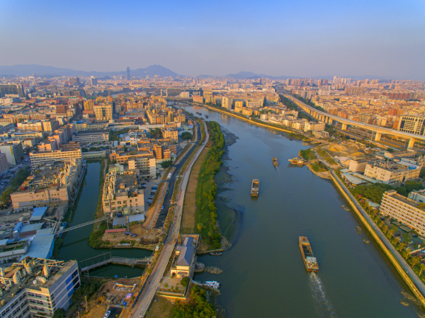 茅洲河碧道,将沿岸滨水景观九大主题公园和茅洲河工业文明展示馆打造成重要的生态与文化融合节点,串联人文自然景观。.jpg