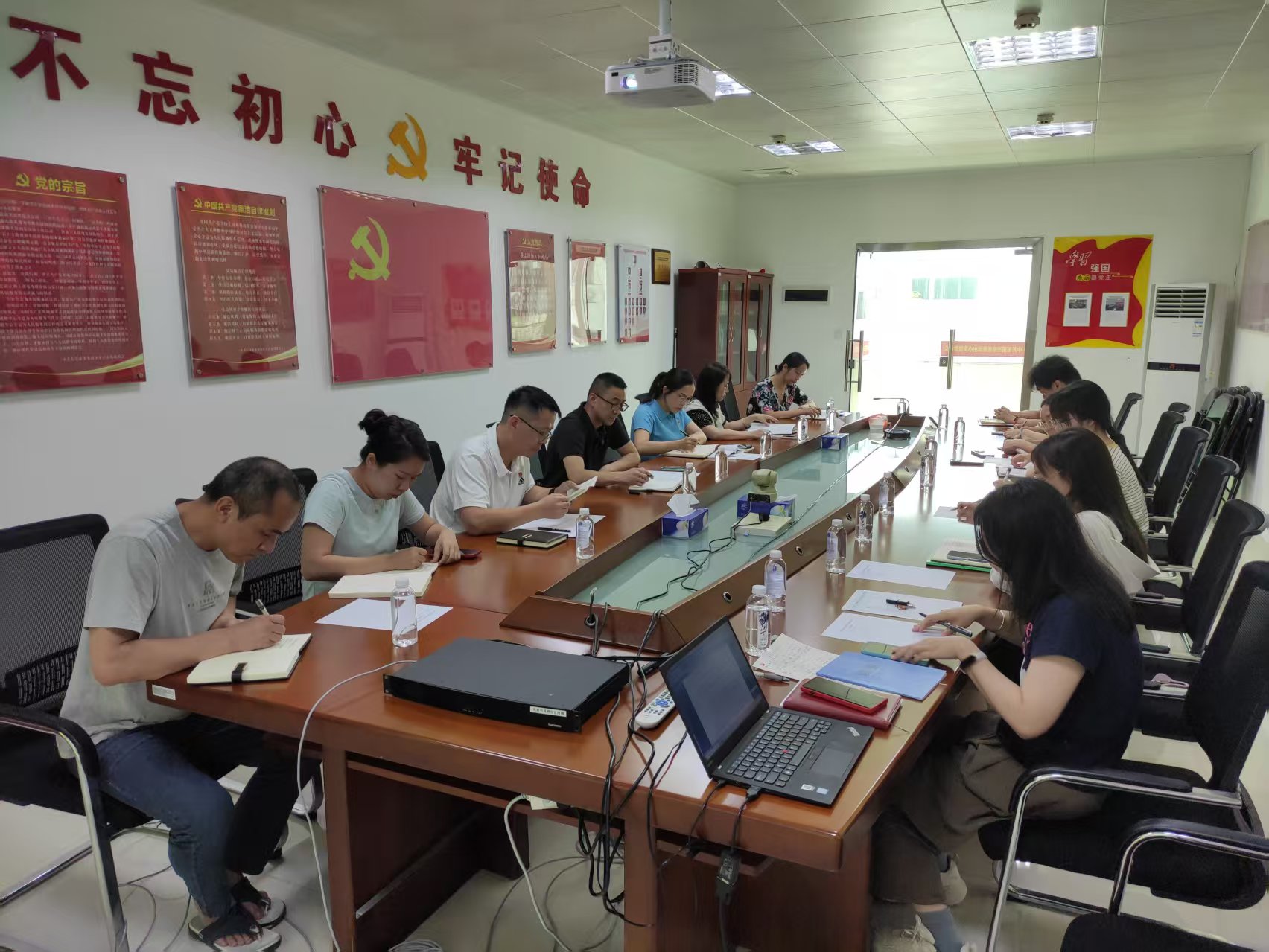 党章专题学习交流照片.jpg
