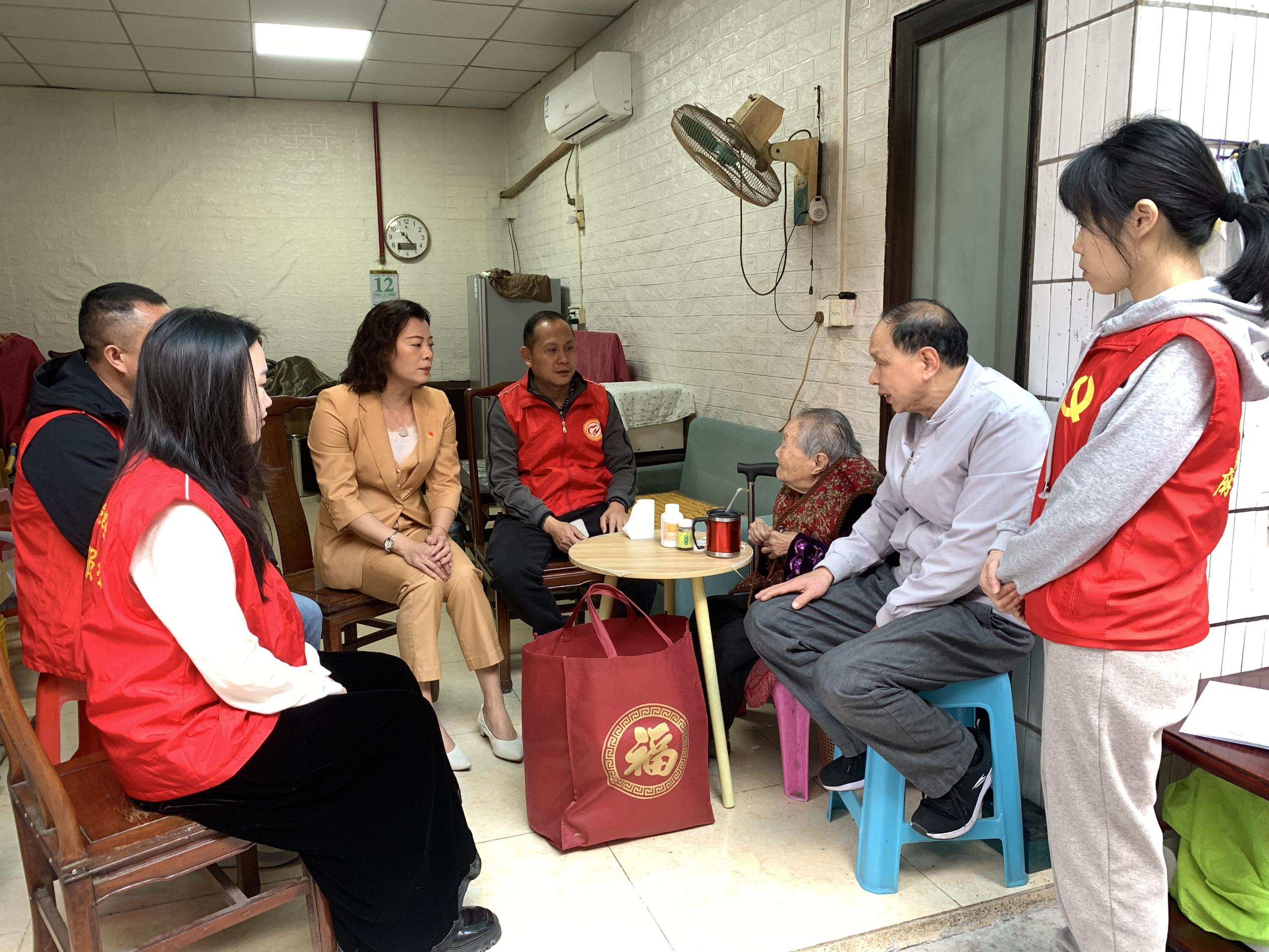 慰问照片(1).jpg